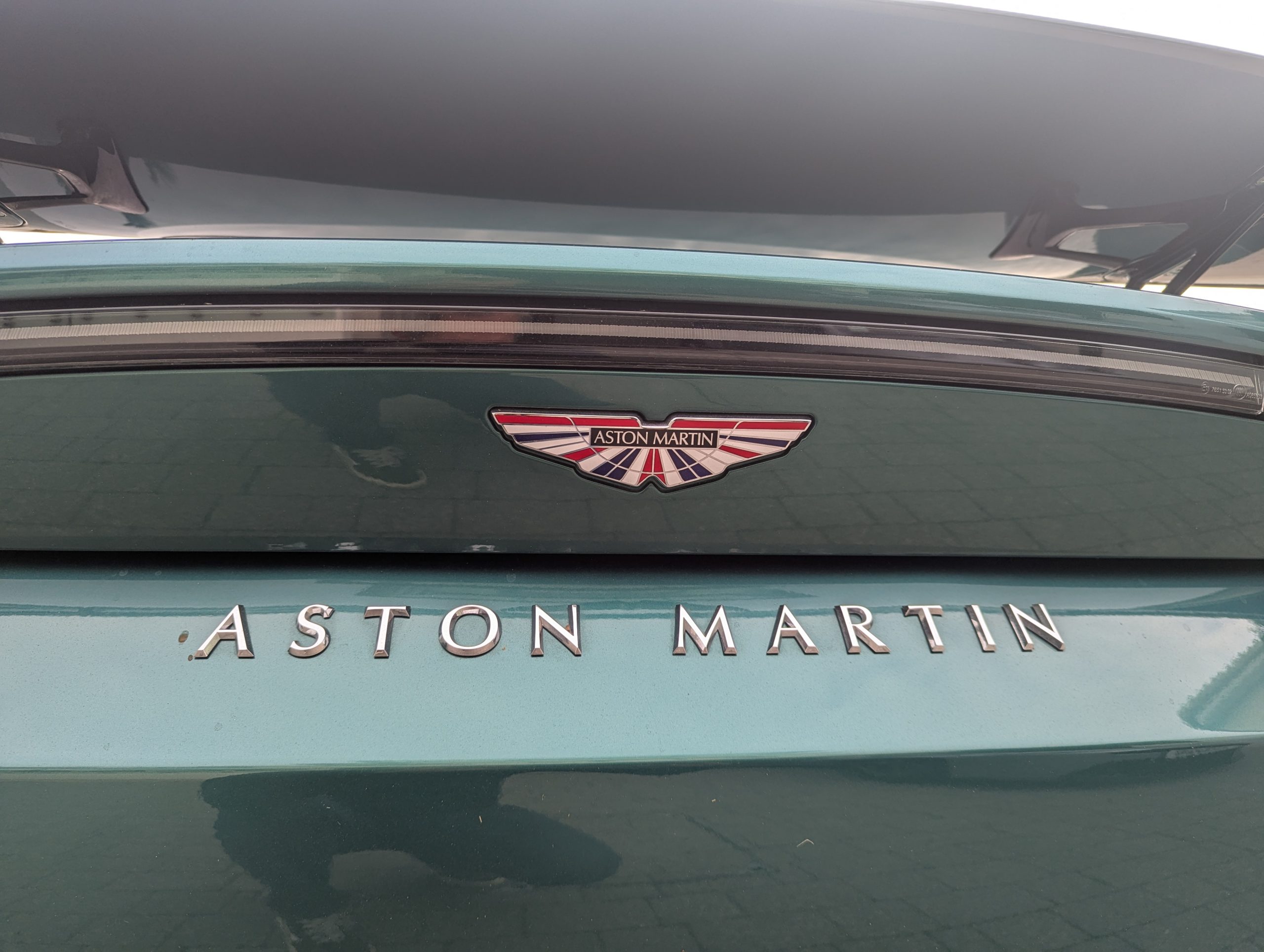 Aston Martin Vantage V12