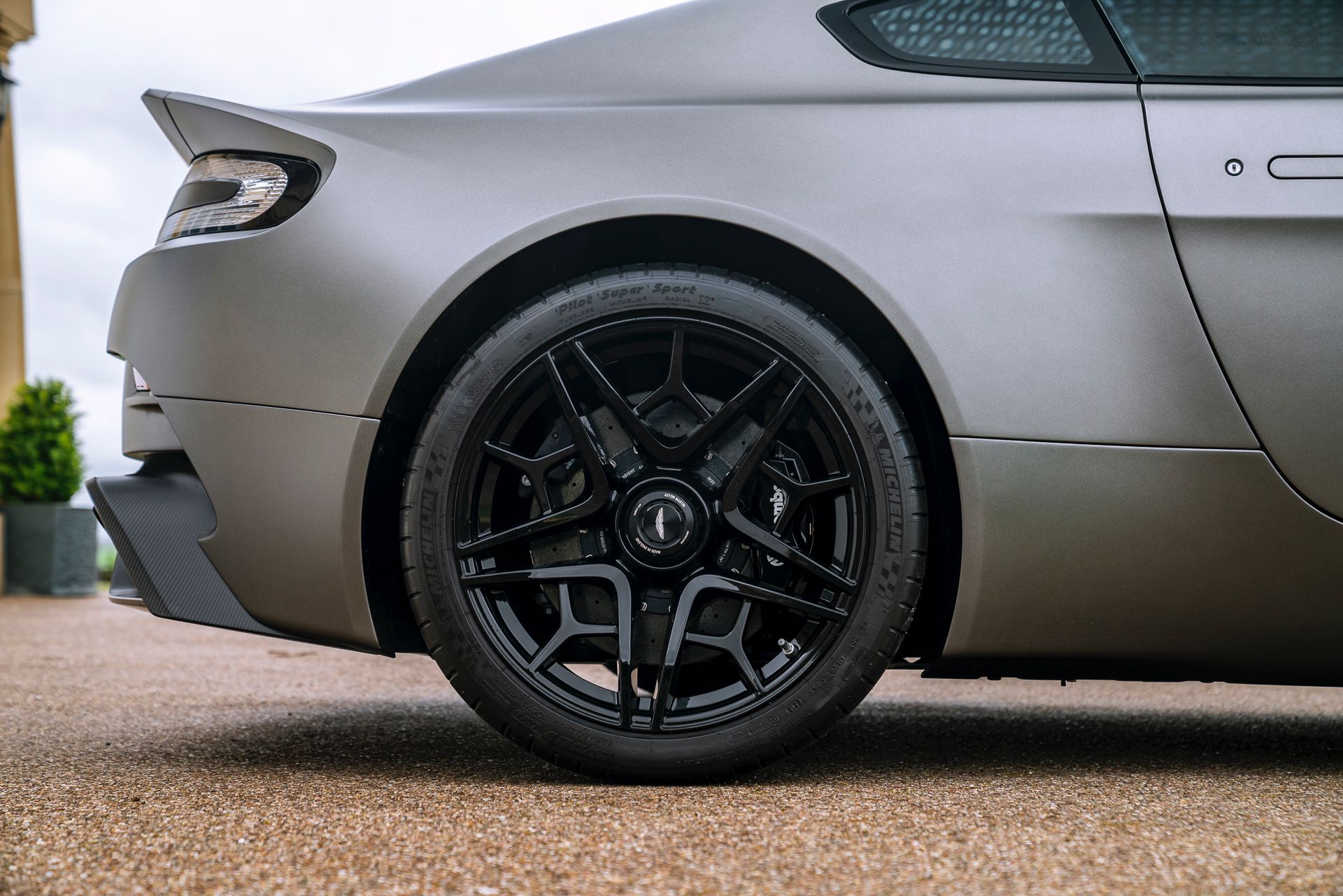 Aston Martin Vantage V600 4