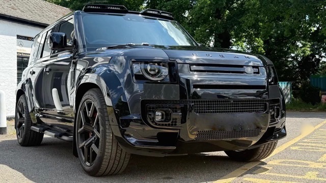 Land Rover Defender 110 3.0 D350 MHEV X Auto Urban 2
