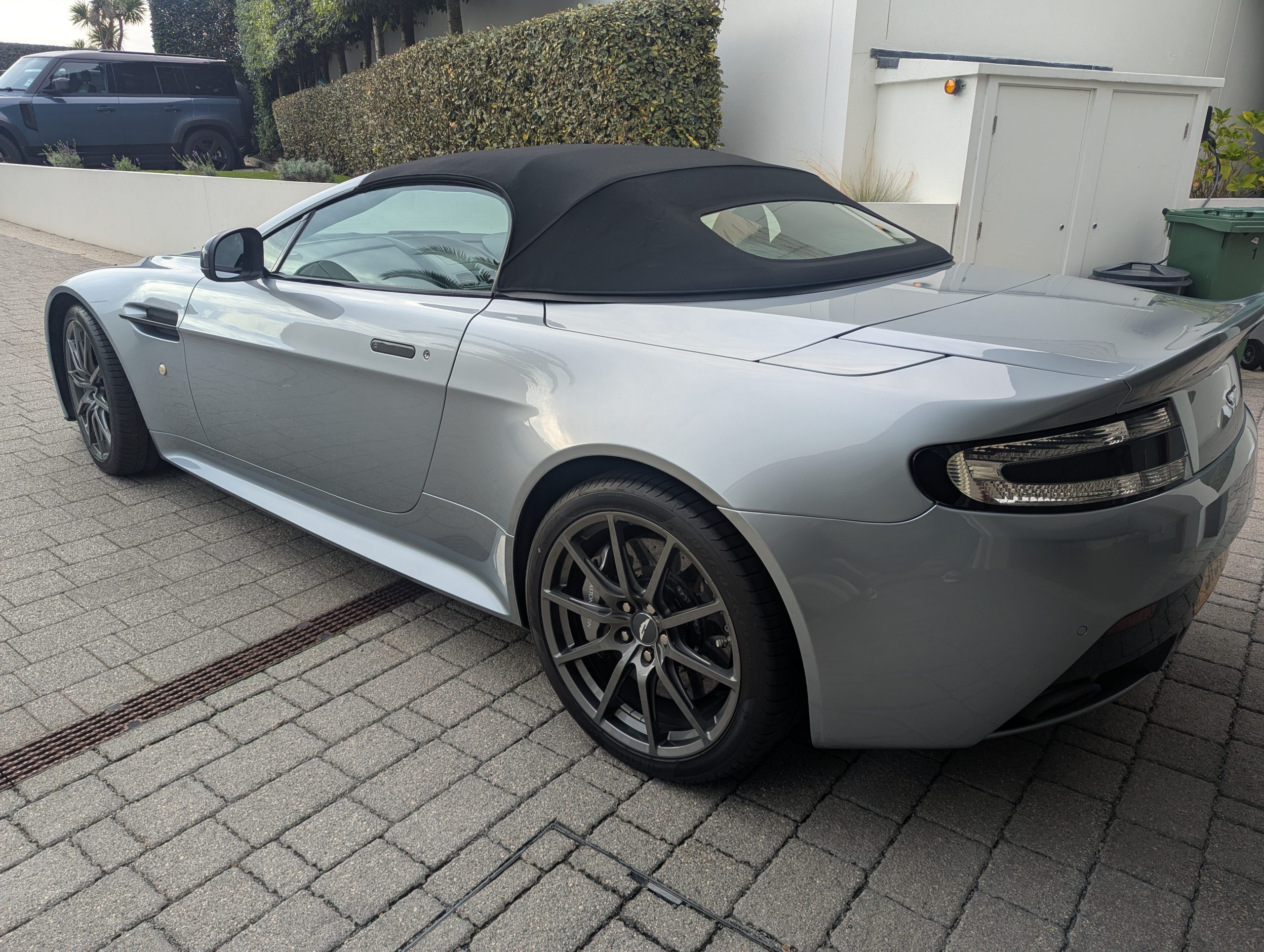 Vantage S V12 Roadster Rare 565 hp Dog Leg Manual 1 of only 91 3